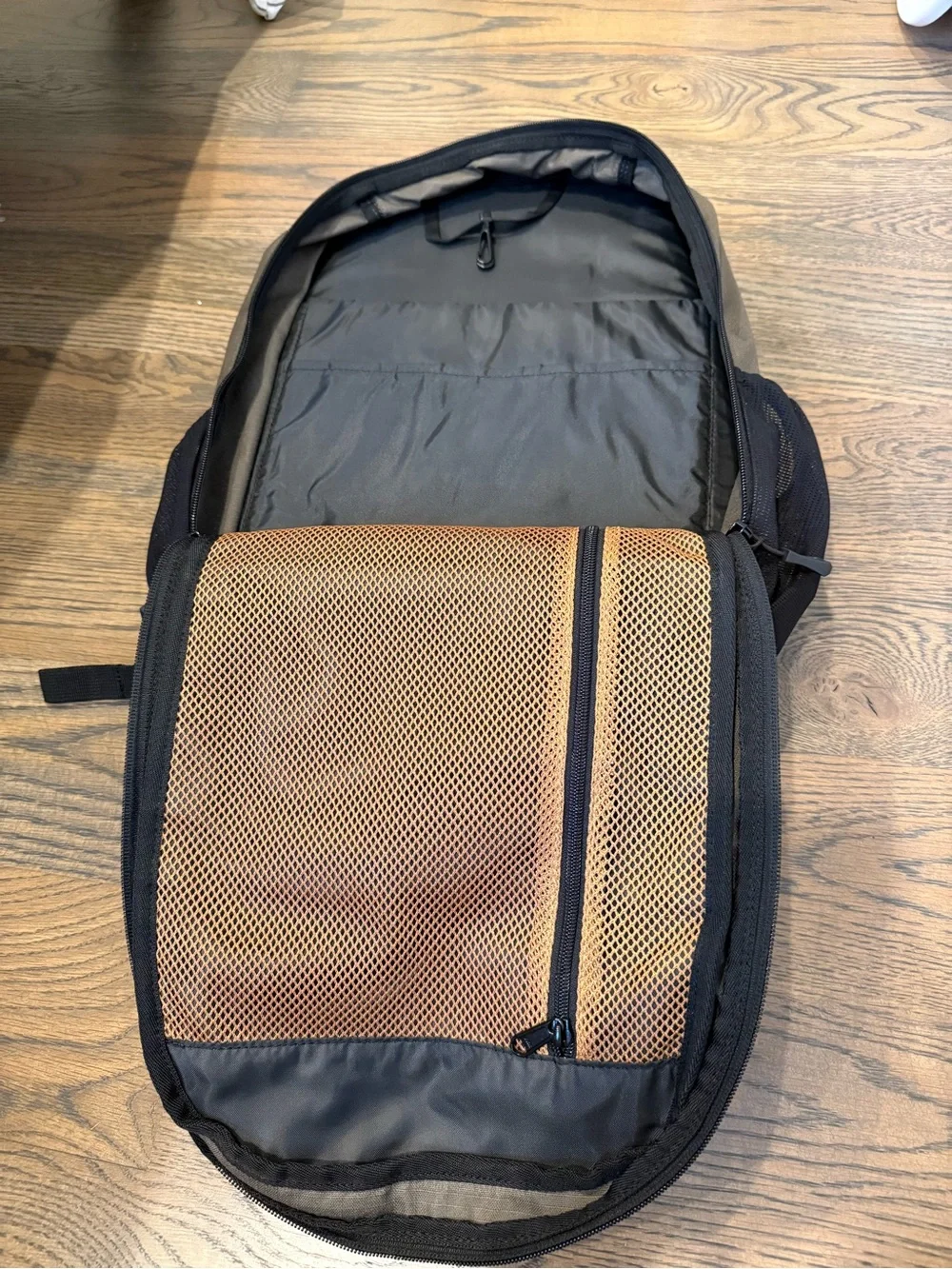 NWOT Carhartt Cargo Series 25L Daypack in tarmac green, water repellent finish.